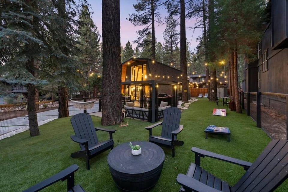 Serenity Cabin, Walk to Slopes, Hot tub, Fire Pit Cabin in Big Bear