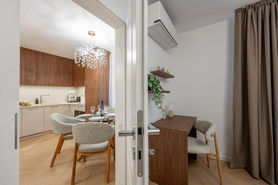 Seating area, kitchen