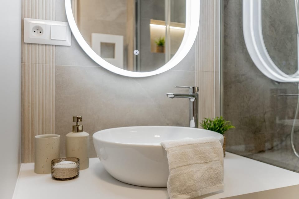 Bathroom, towels