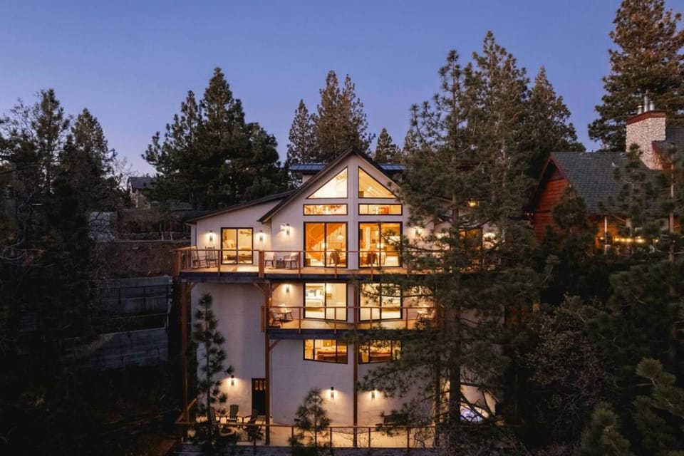 Pine and Paw House in Moonridge