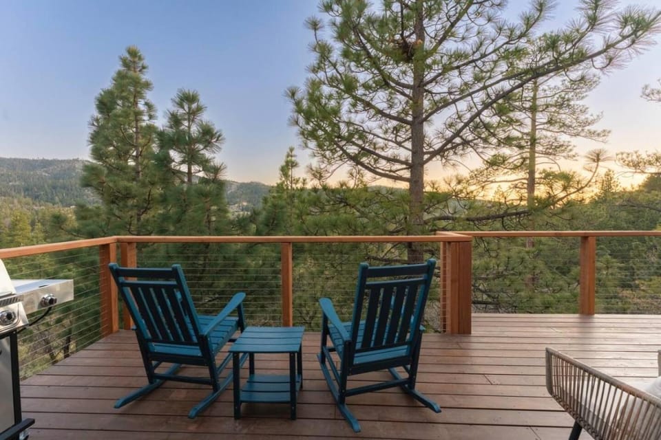 Pine and Paw House in Moonridge