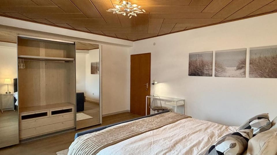 Bedroom, wardrobe