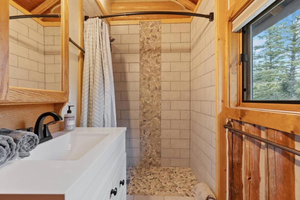 Riverfront Reunion- 3 Cabins, River Front, Private Dock, Hot Tub Cabin in Island Park