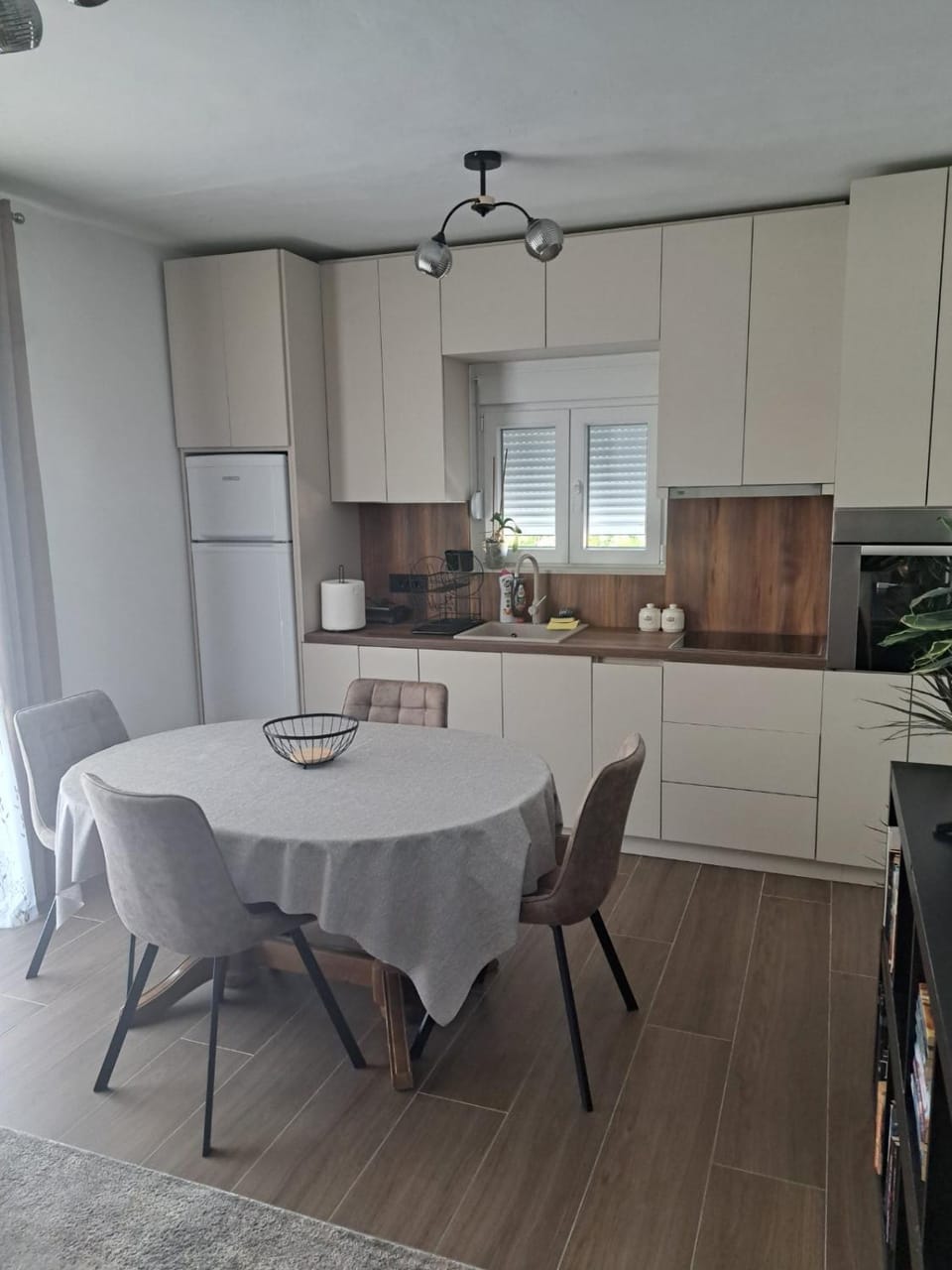 Dining area, kitchen
