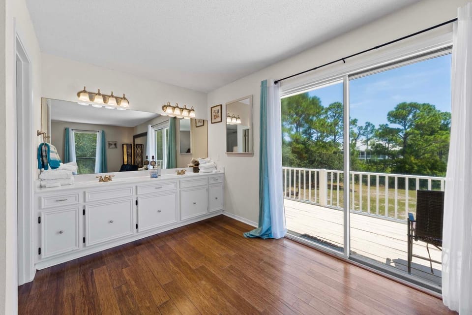 Fort Paradise by Vacation Homes Collection House in Alabama