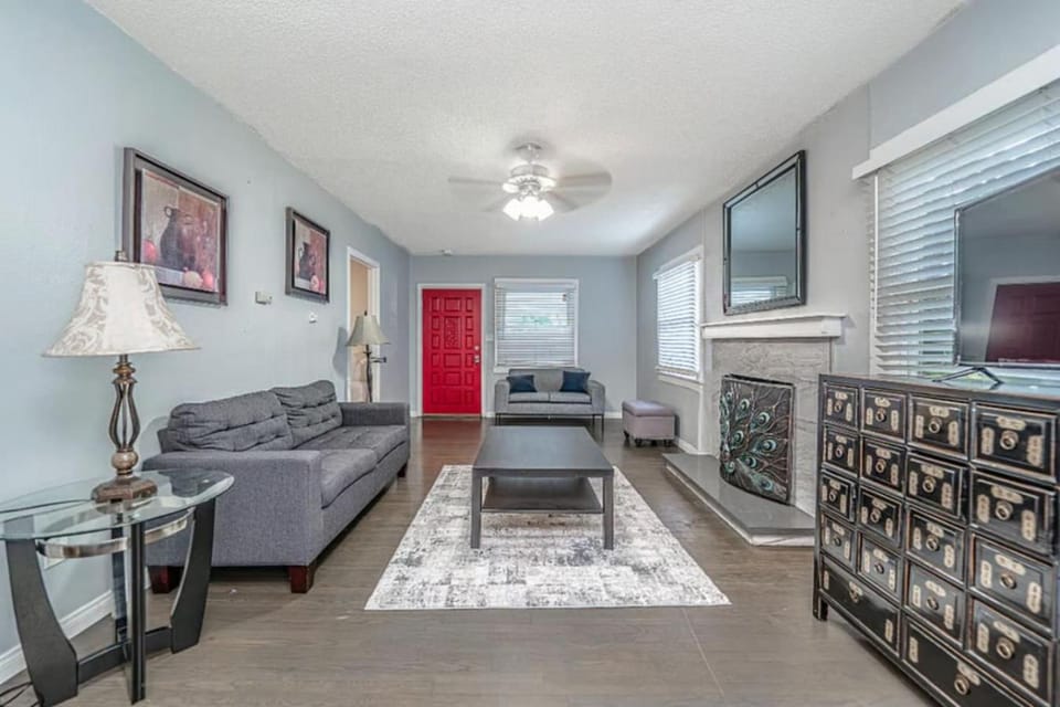 Charming Monrovia Bungalow Near Pasadena and LA House in Arcadia