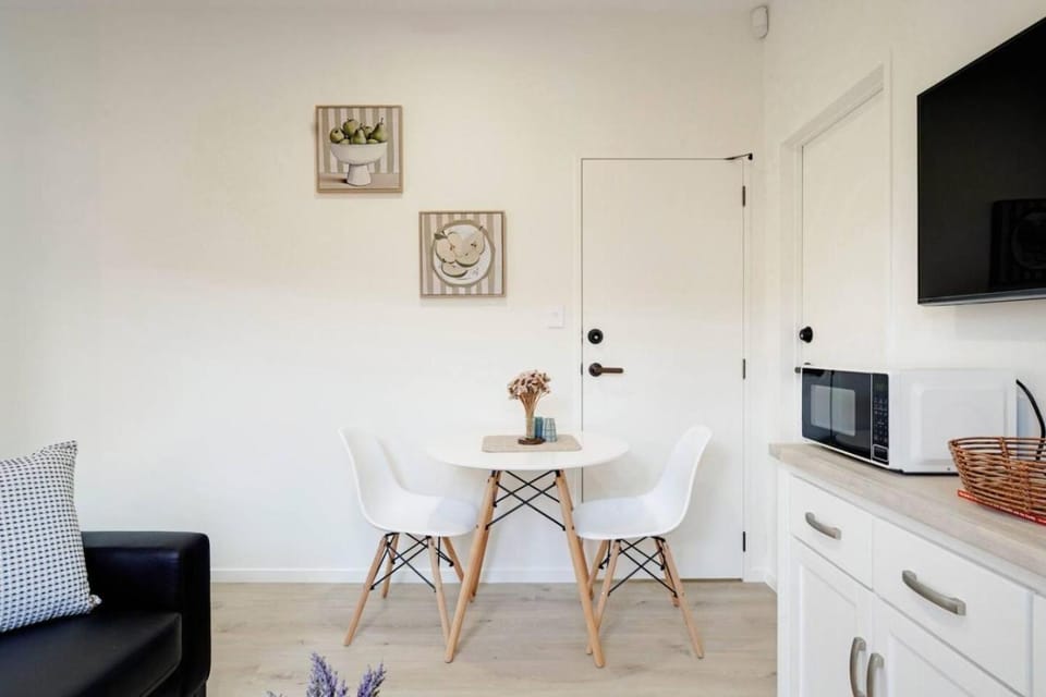 Cosy Pukekohe Self-Contained Unit with Kitchenette House in Auckland Region