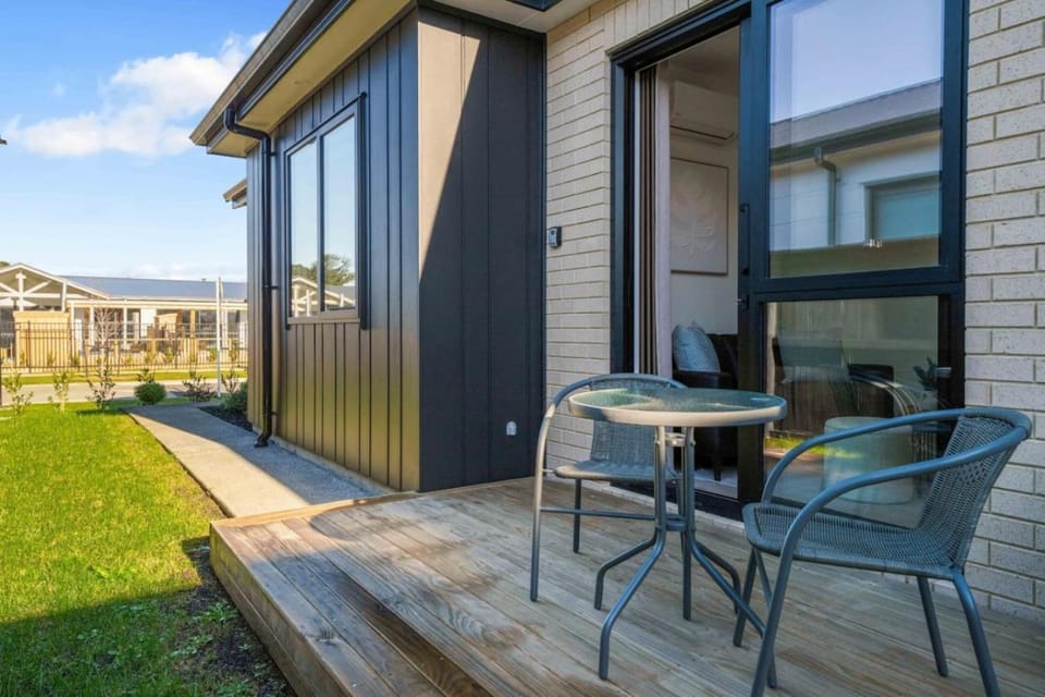 Cosy Pukekohe Self-Contained Unit with Kitchenette House in Auckland Region