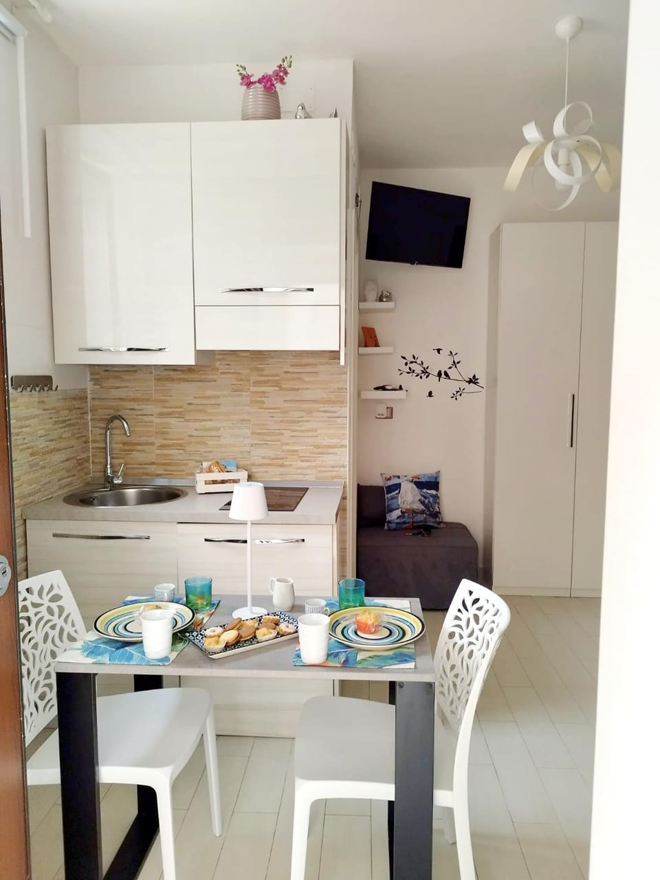 TV and multimedia, Kitchen or kitchenette, Dining area