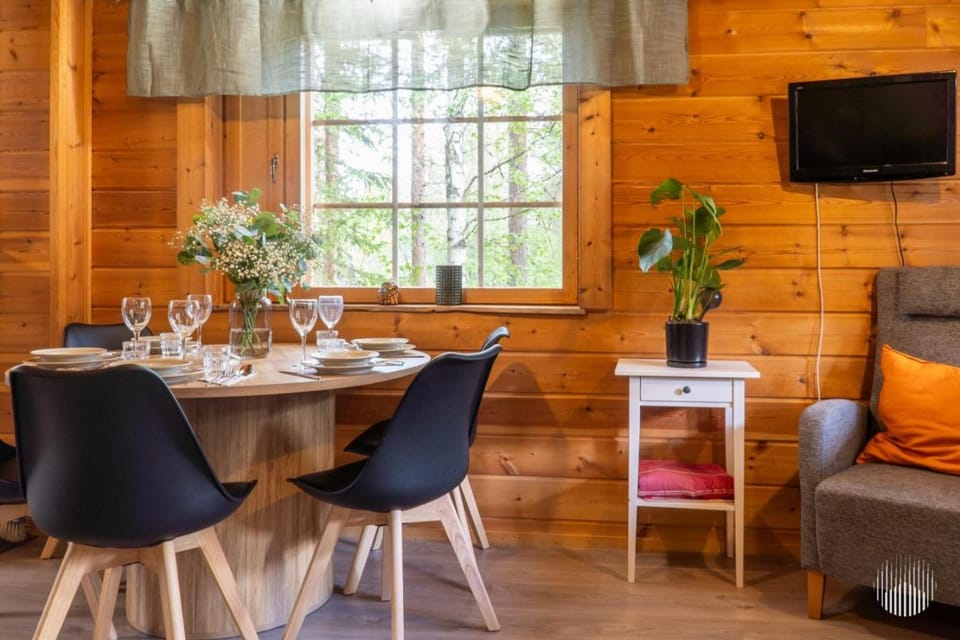 Seating area, Dining area