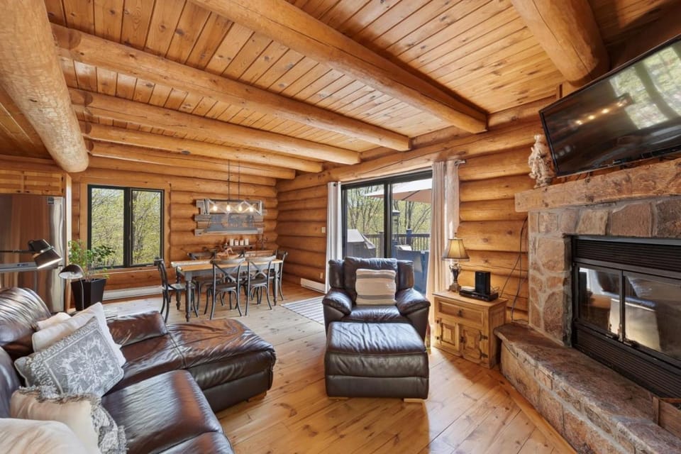 The Woodland Nest 4BDR SPA Lac superieur House in Quebec