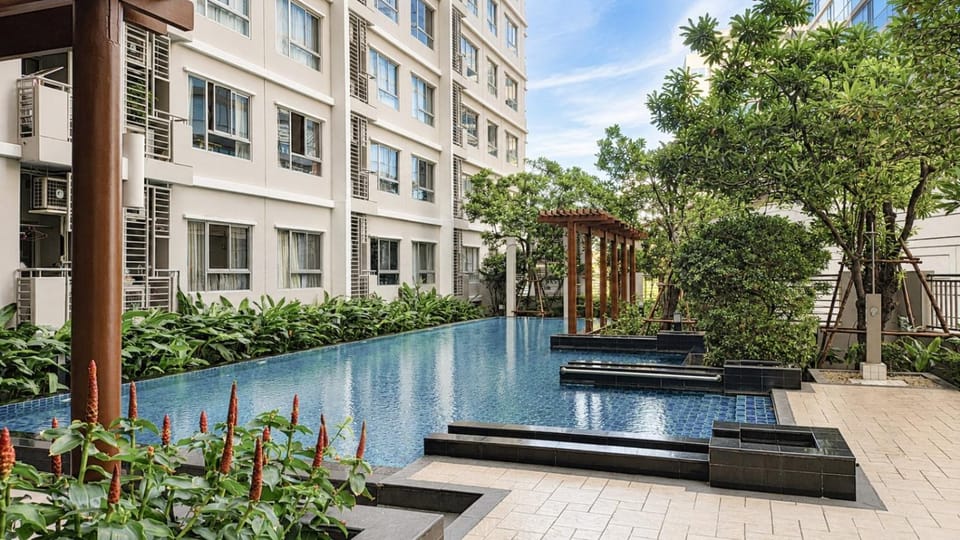 Near BTS l Large 52 sqm l Pool and Steam Apartment in Bangkok