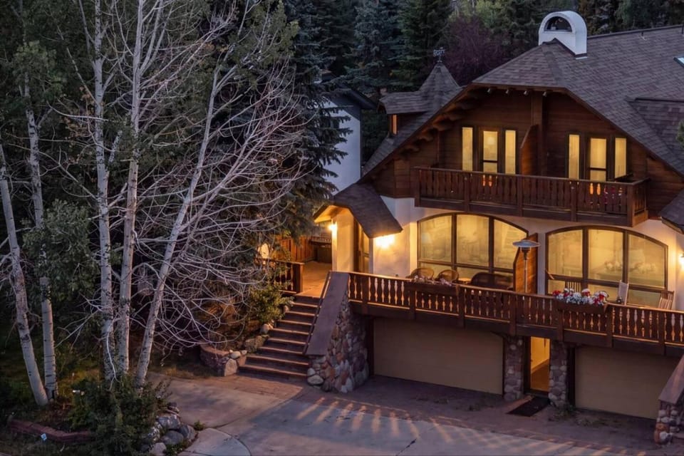 EagleVail Chalet with Hot Tub and Amenities House in Avon