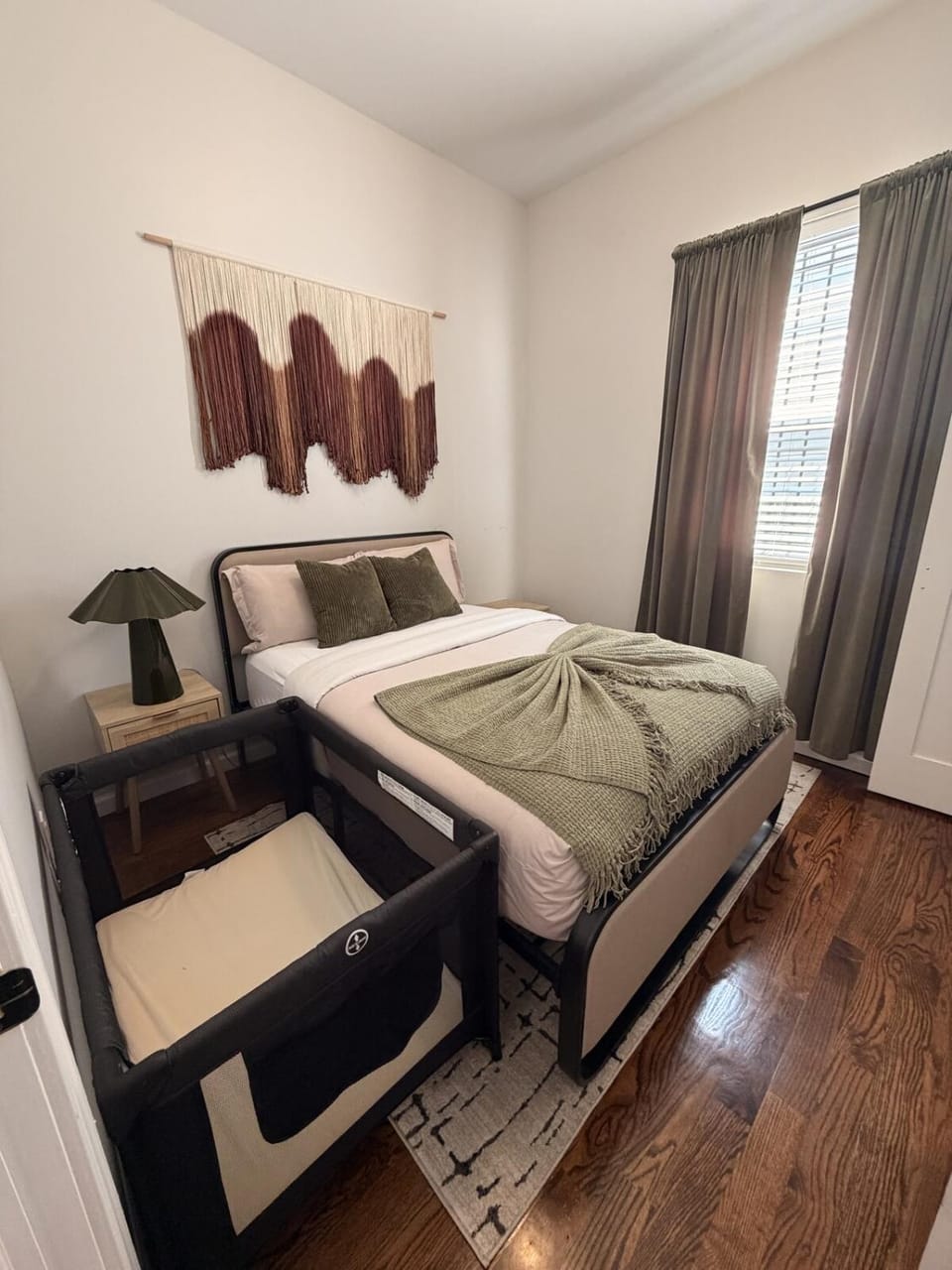 Luxury 4BR Near NYC - Parking -Sleeps 8 Apartment in Secaucus