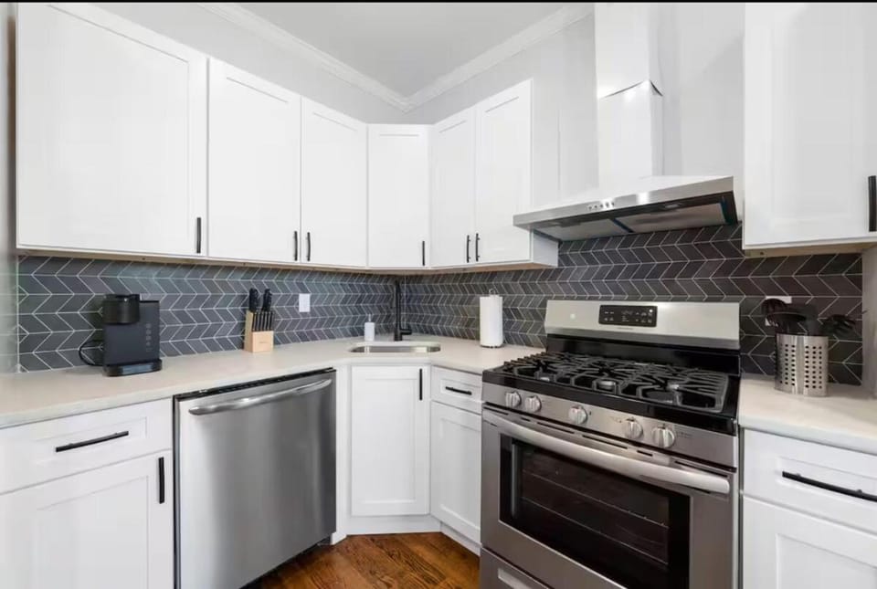 Luxury 4BR Near NYC - Parking -Sleeps 8 Apartment in Secaucus