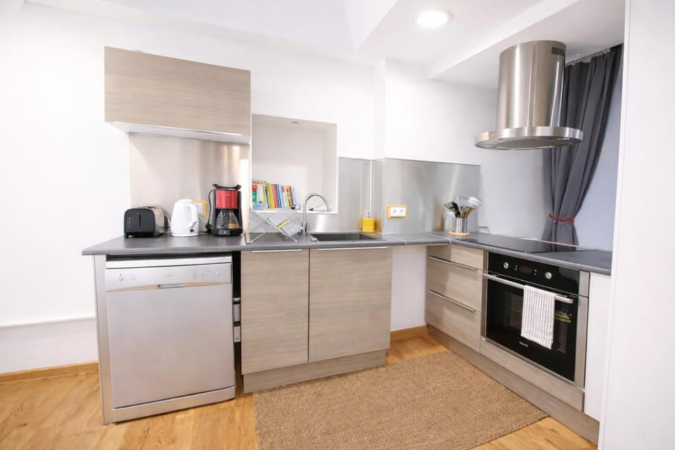 Kitchen or kitchenette, dishwasher, oven, stove
