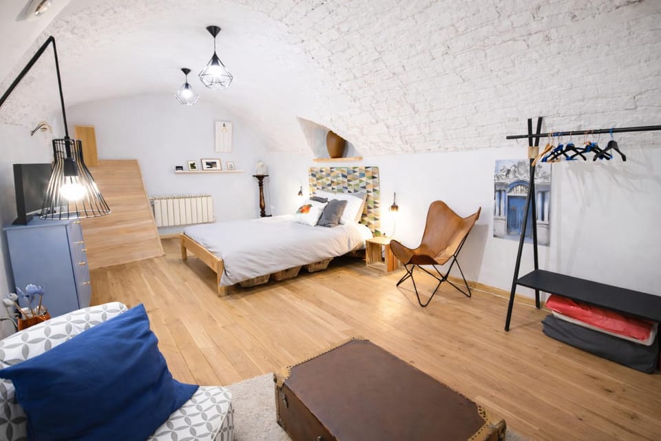 Bed, TV and multimedia, Photo of the whole room, Bedroom, cot