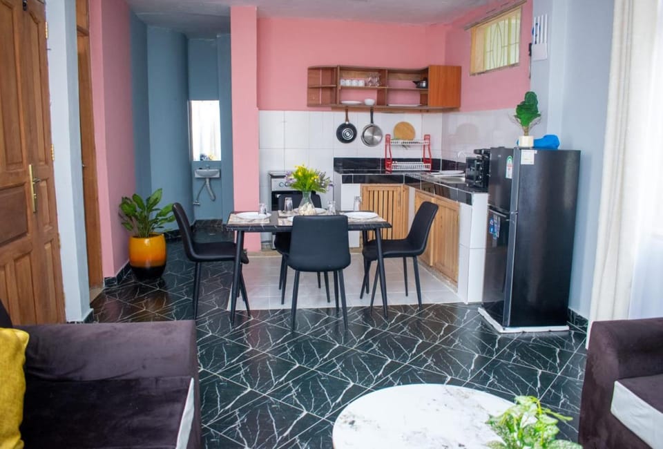 Kitchen or kitchenette, Dining area, oven, stove