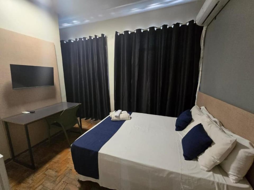 Bed, TV and multimedia, Bedroom