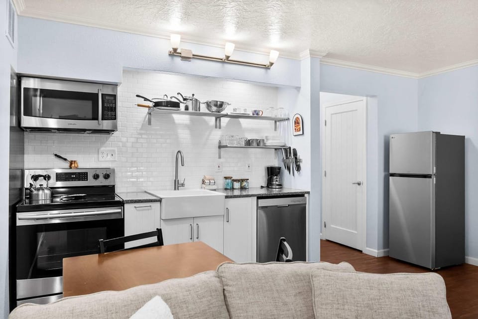 Cozy Ground Floor Studio Near Downtown Bend House in Bend