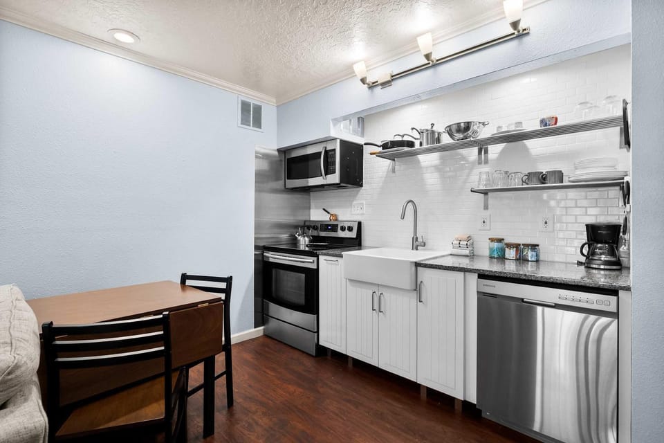 Cozy Ground Floor Studio Near Downtown Bend House in Bend
