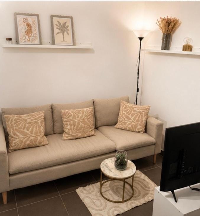 Seating area, Internal: Not applicable to any particular room