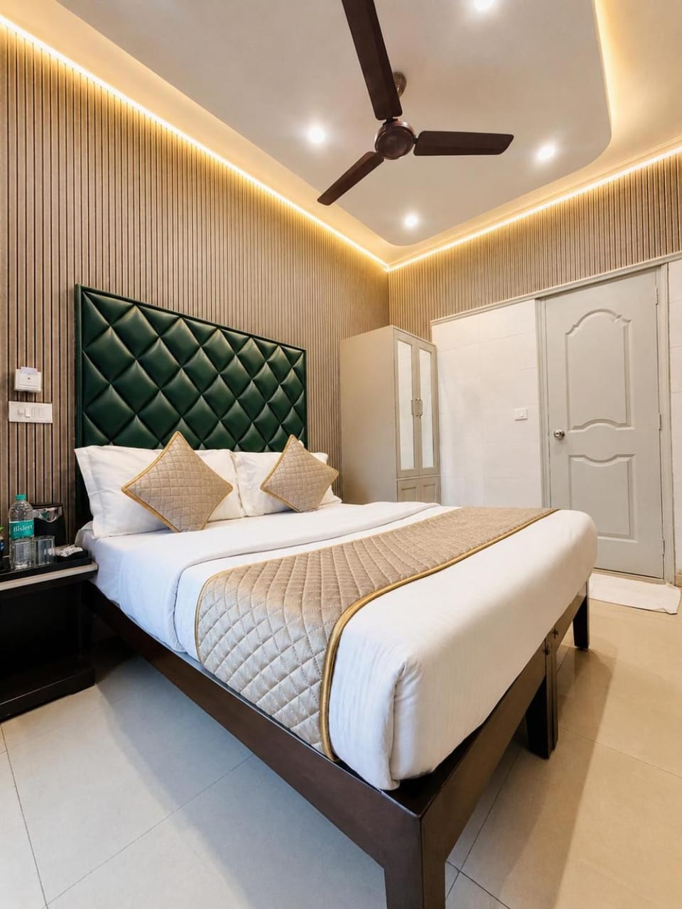 Bed, Photo of the whole room, Bedroom, wardrobe