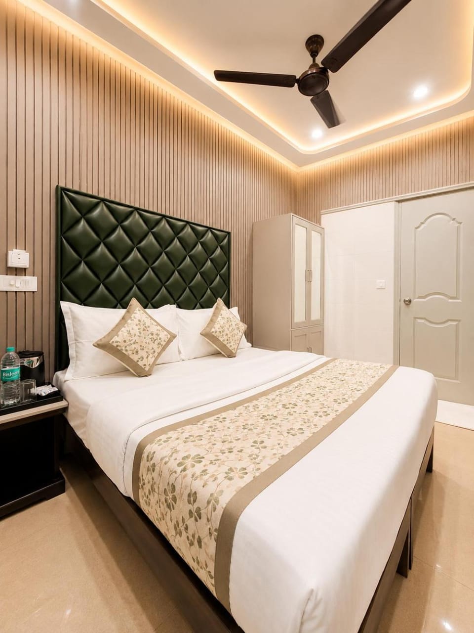 Bed, Photo of the whole room, Bedroom, wardrobe