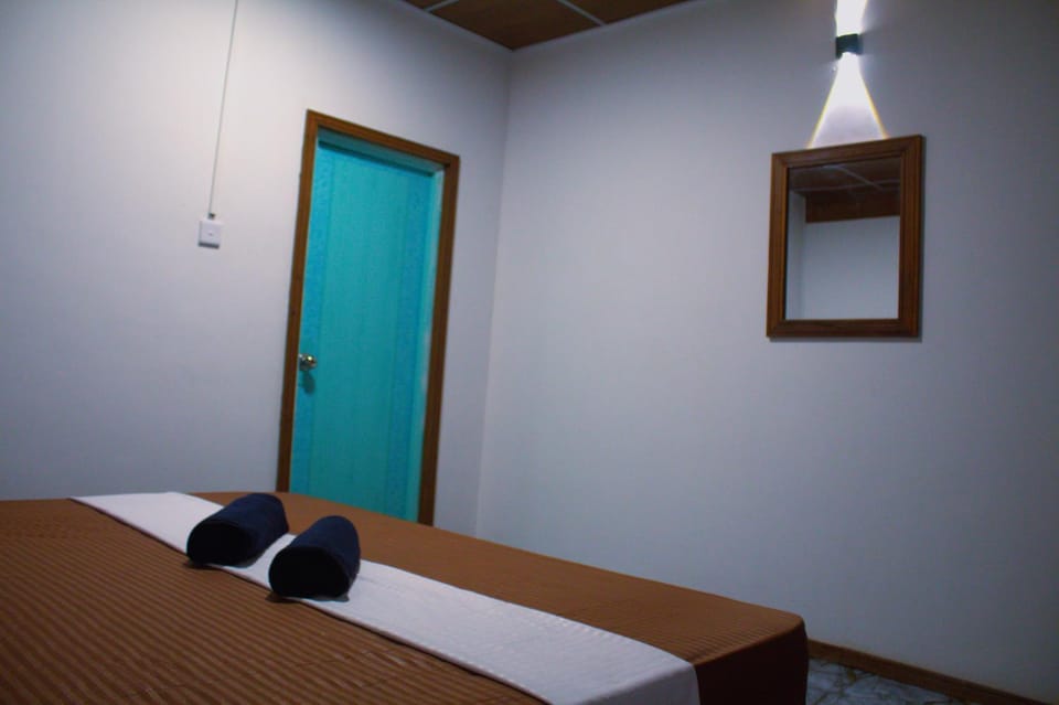 Arugambay Wave House Bed and Breakfast in Sri Lanka