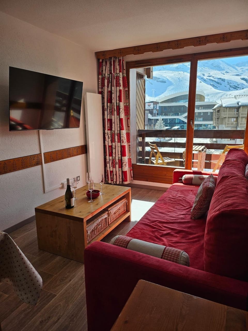 Balcony with a view - Ski In and Ski Out by White House Apartment in Les Allues