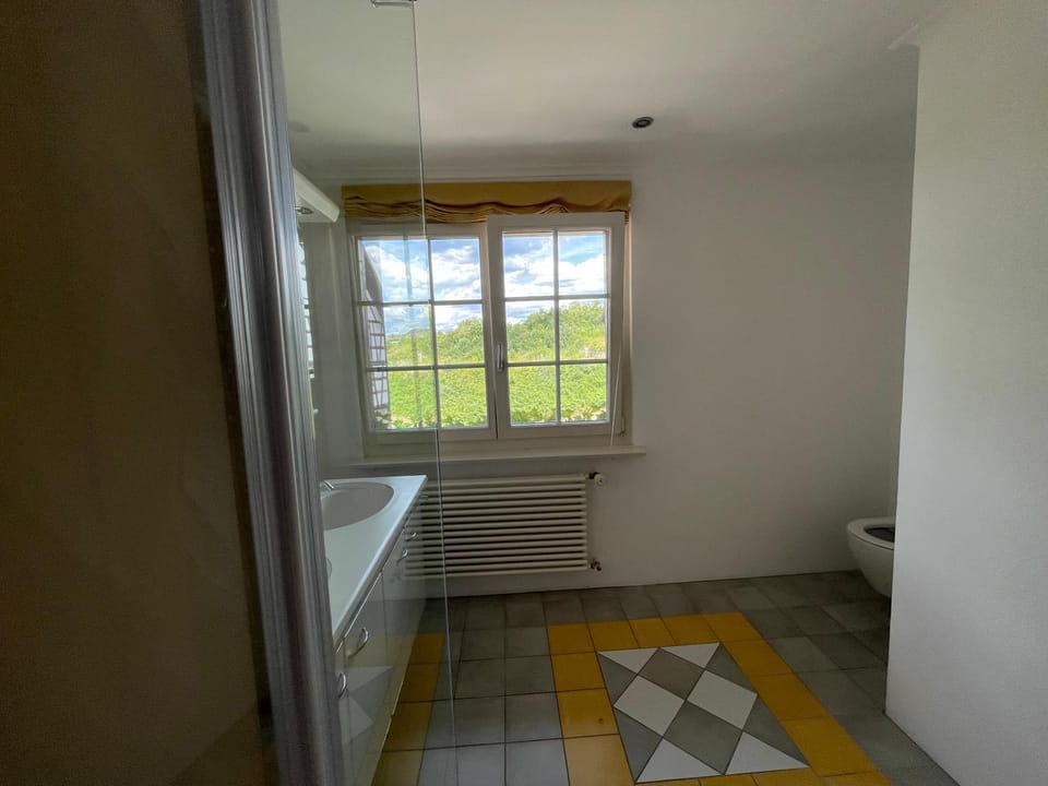 Zimmer im Grünen mit Balkon und Blick auf den See Apartment in Switzerland