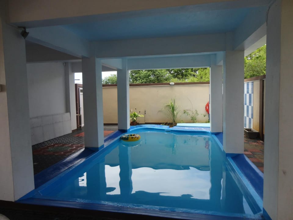 Day, Swimming pool