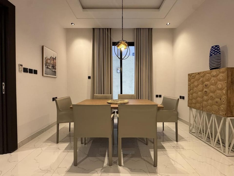 C1 - Spacious Ground-floor 4 Bedroom Apartment Apartment in Riyadh