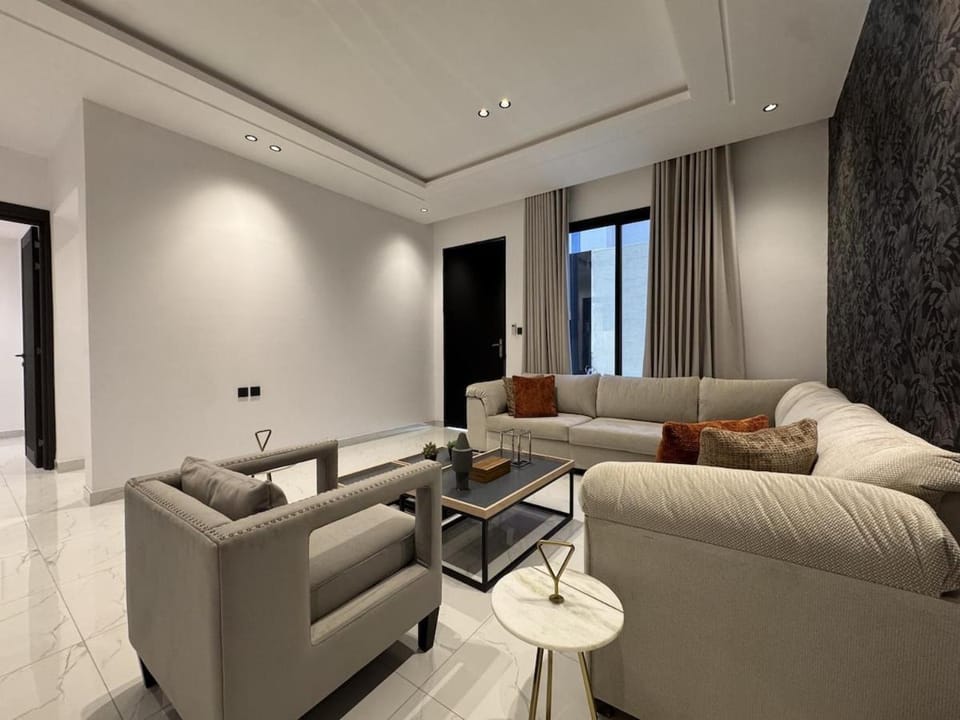 C1 - Spacious Ground-floor 4 Bedroom Apartment Apartment in Riyadh