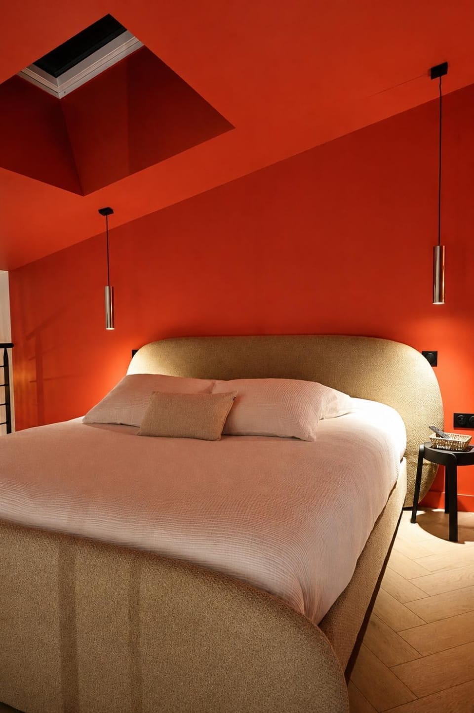 Photo of the whole room, Bedroom