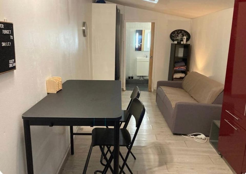 Chalet studio jardin métro ligne 7 Chalet in Vitry-sur-Seine