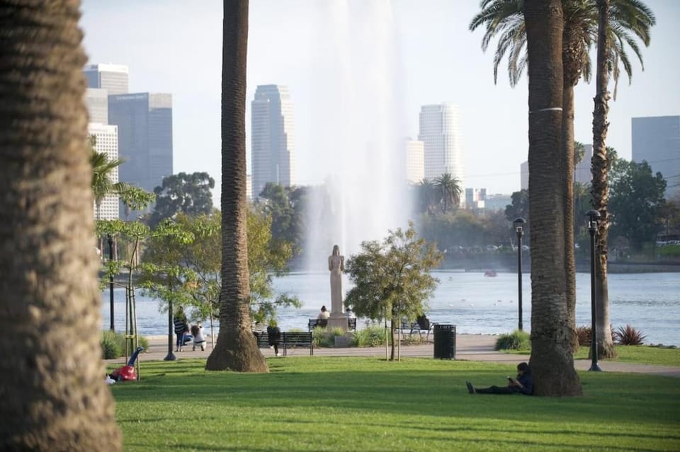 Escape to beautiful Echo Park Lake Apartment in Echo Park