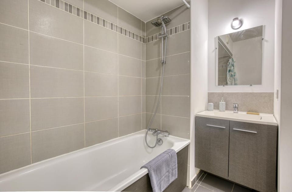 Shower, Bathroom, Bath, towels