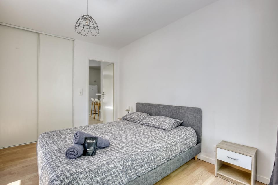 Bed, Photo of the whole room, Bedroom, towels, wardrobe