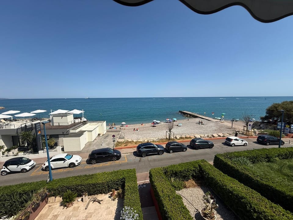 Studio2 with Sea View - French Riviera Retreat Apartment in Villeneuve-Loubet