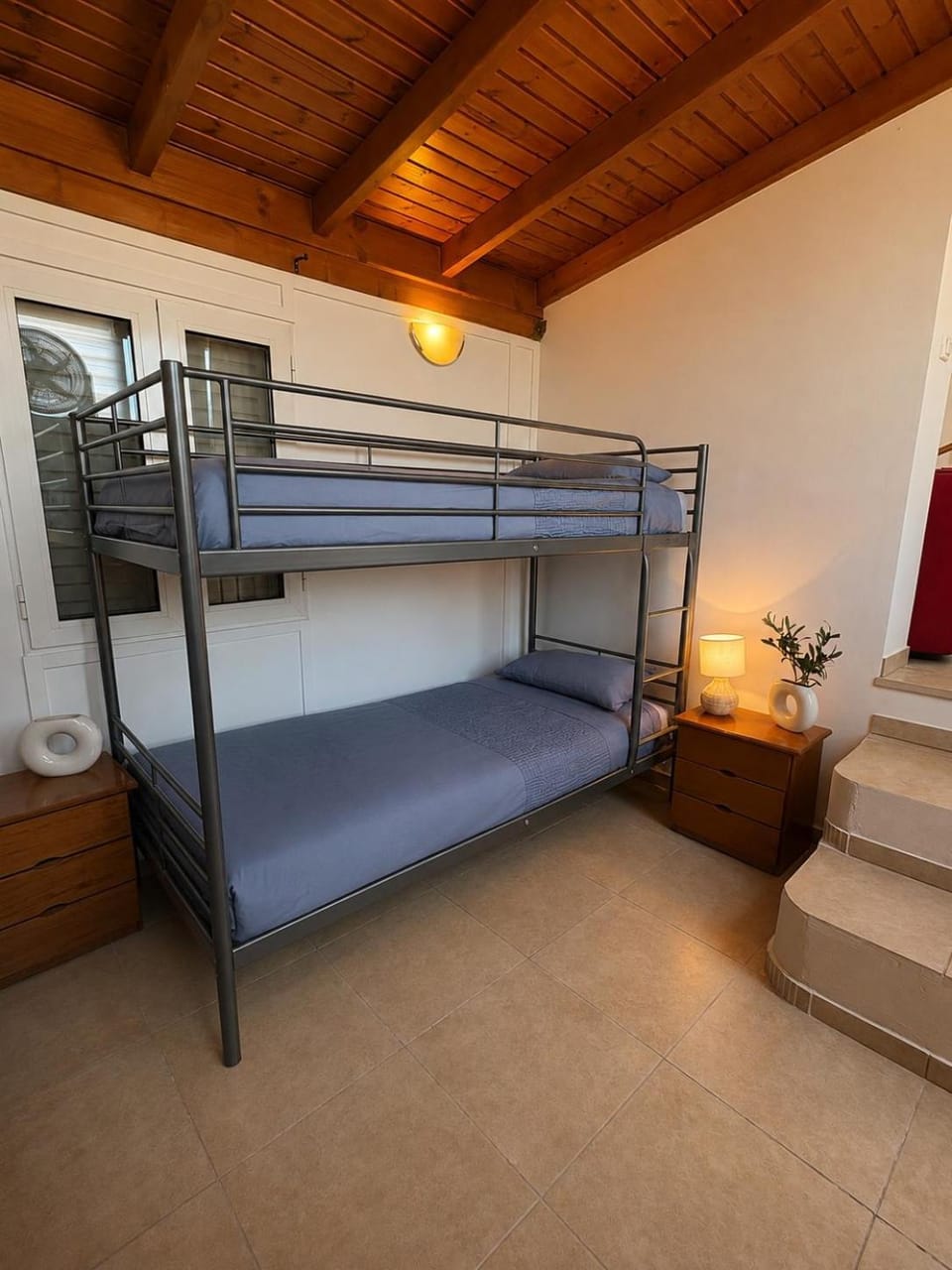 Bedroom, bunk bed