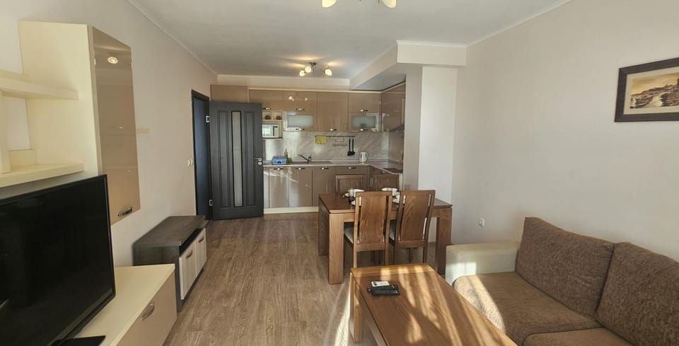 Kitchen or kitchenette, Living room, Dining area