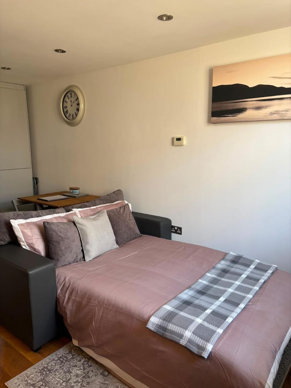 Bed, Living room