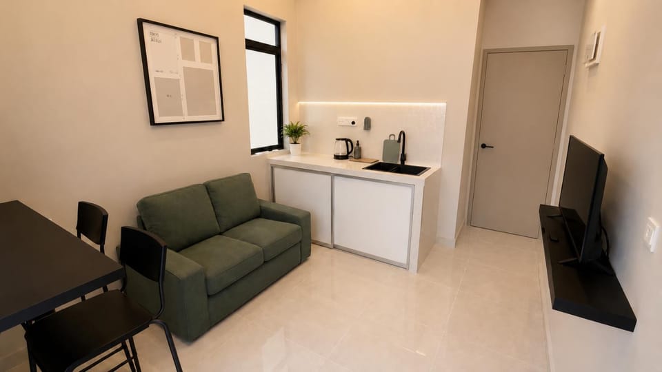 TV and multimedia, Coffee/tea facilities, Kitchen or kitchenette, Living room, Seating area, Dining area