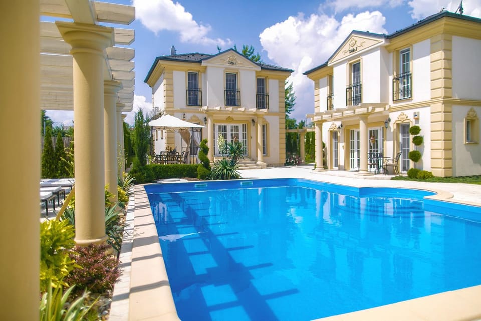 Garden, Swimming pool
