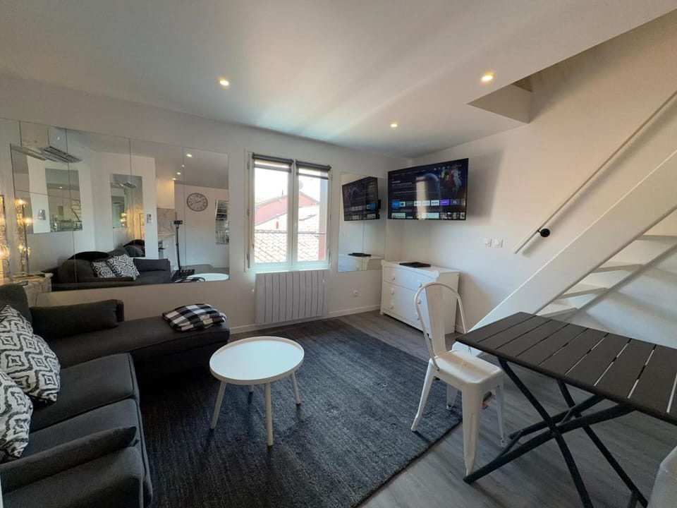 *Climatisé* Duplex en hyper centre refait à neuf Apartment in Auvergne-Rhône-Alpes
