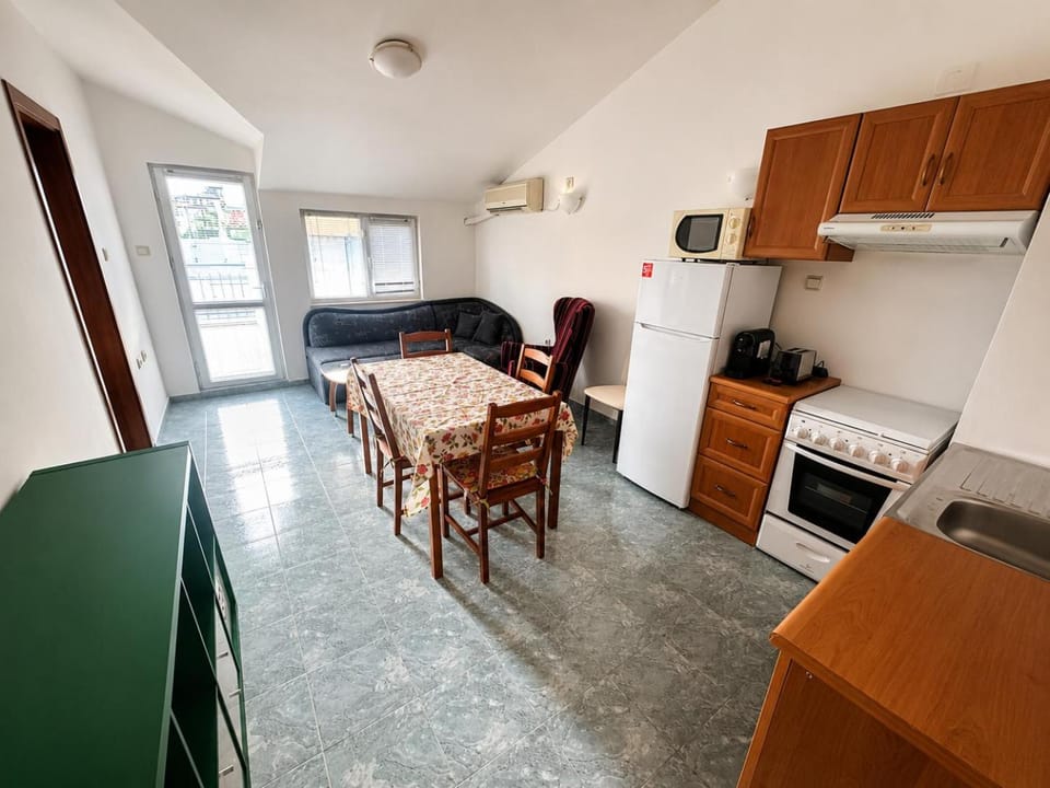 Day, Living room, air conditioner