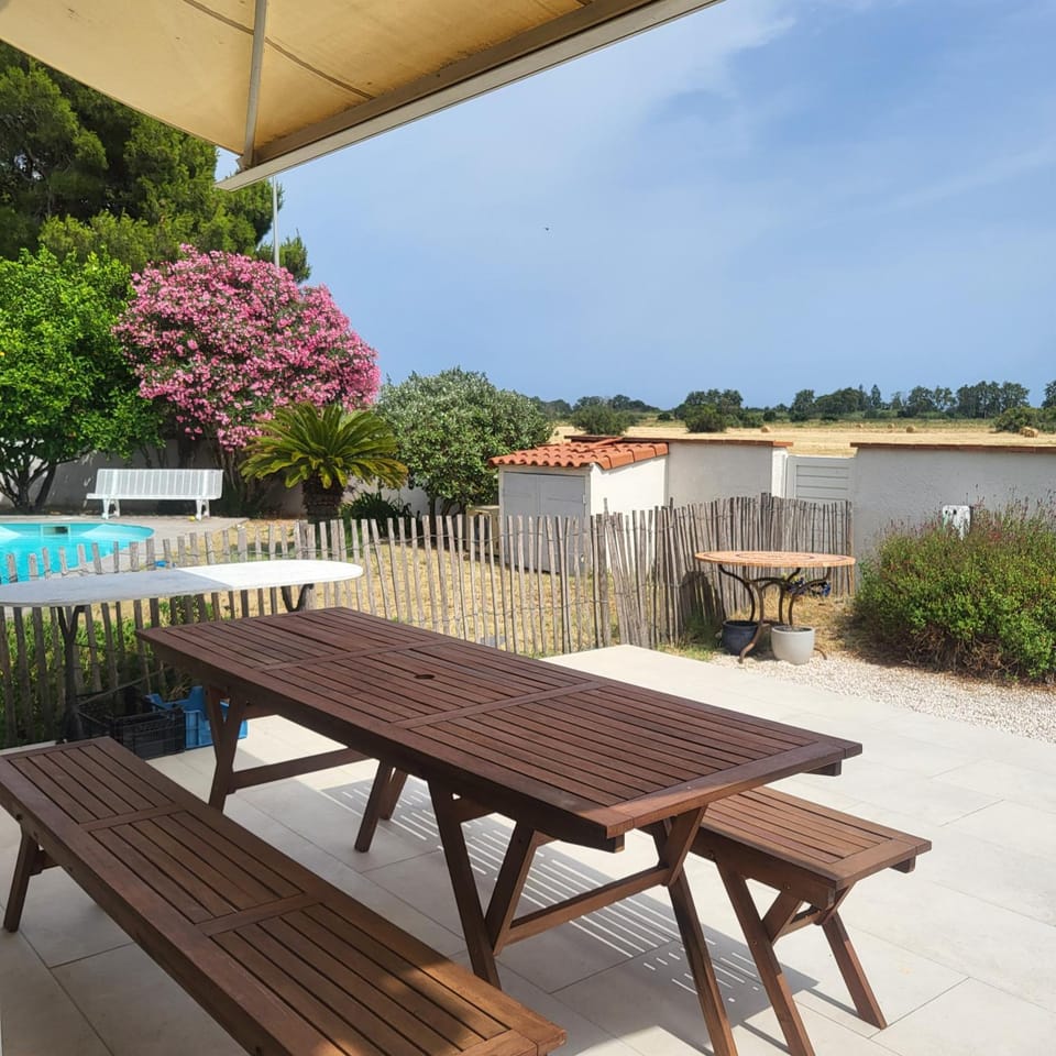 Natural landscape, View (from property/room), Balcony/Terrace, Garden view, Pool view