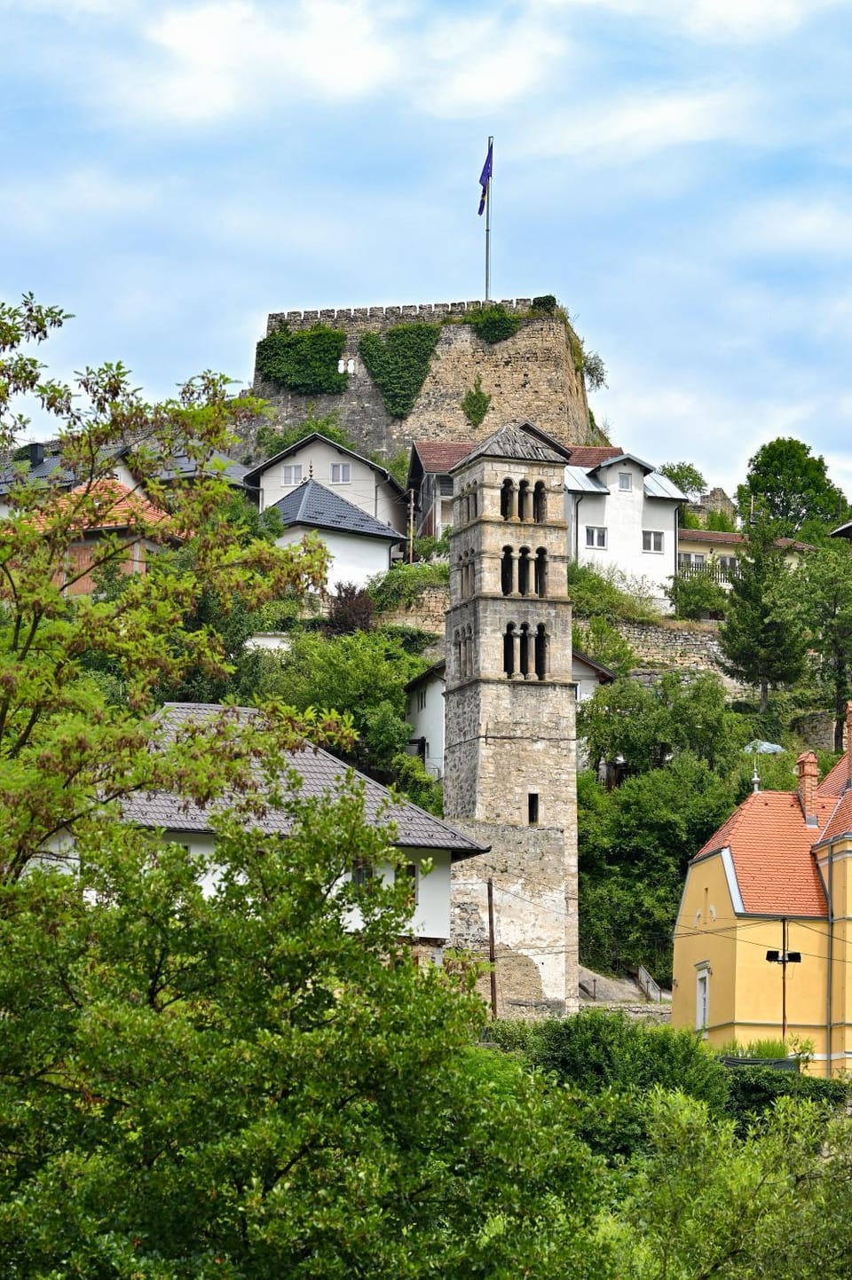 Nearby landmark, Natural landscape, City view, City view, Landmark view