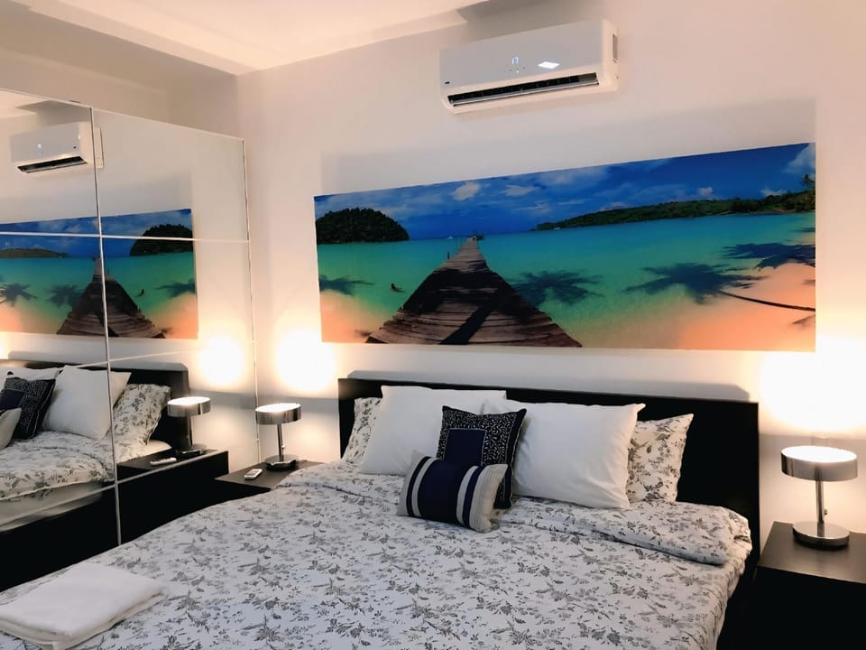 Bed, Photo of the whole room, Bedroom, air conditioner